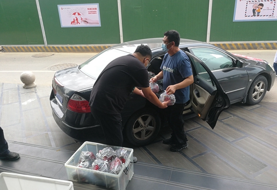 郑州市未来路街道 “五到位服务”为隔离者安“家” 外卖递送服务